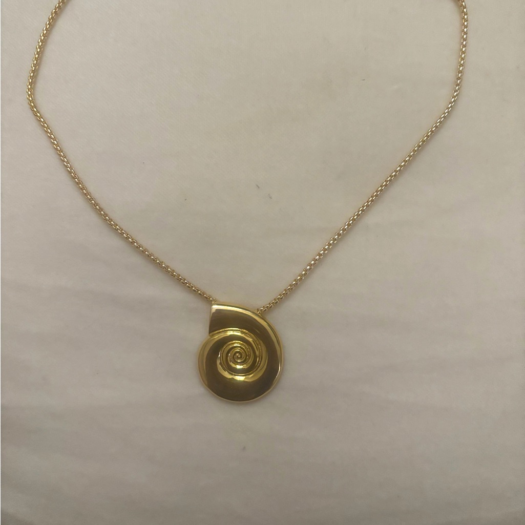 Coquille Pendant Gold Necklace 30$